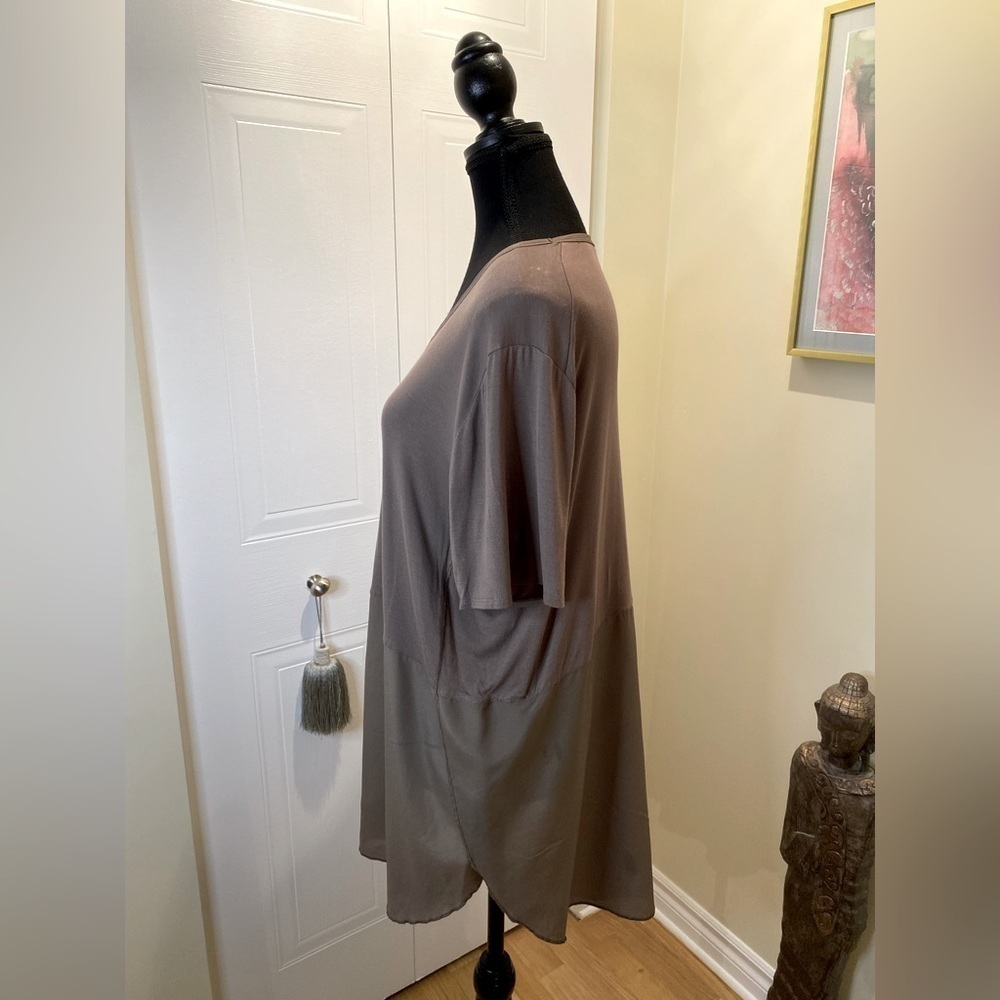 ✅Joe Fresh army  green flowy Tshirt & btm chiffon like fabric w/ vents 💚 - Picture 4 of 9